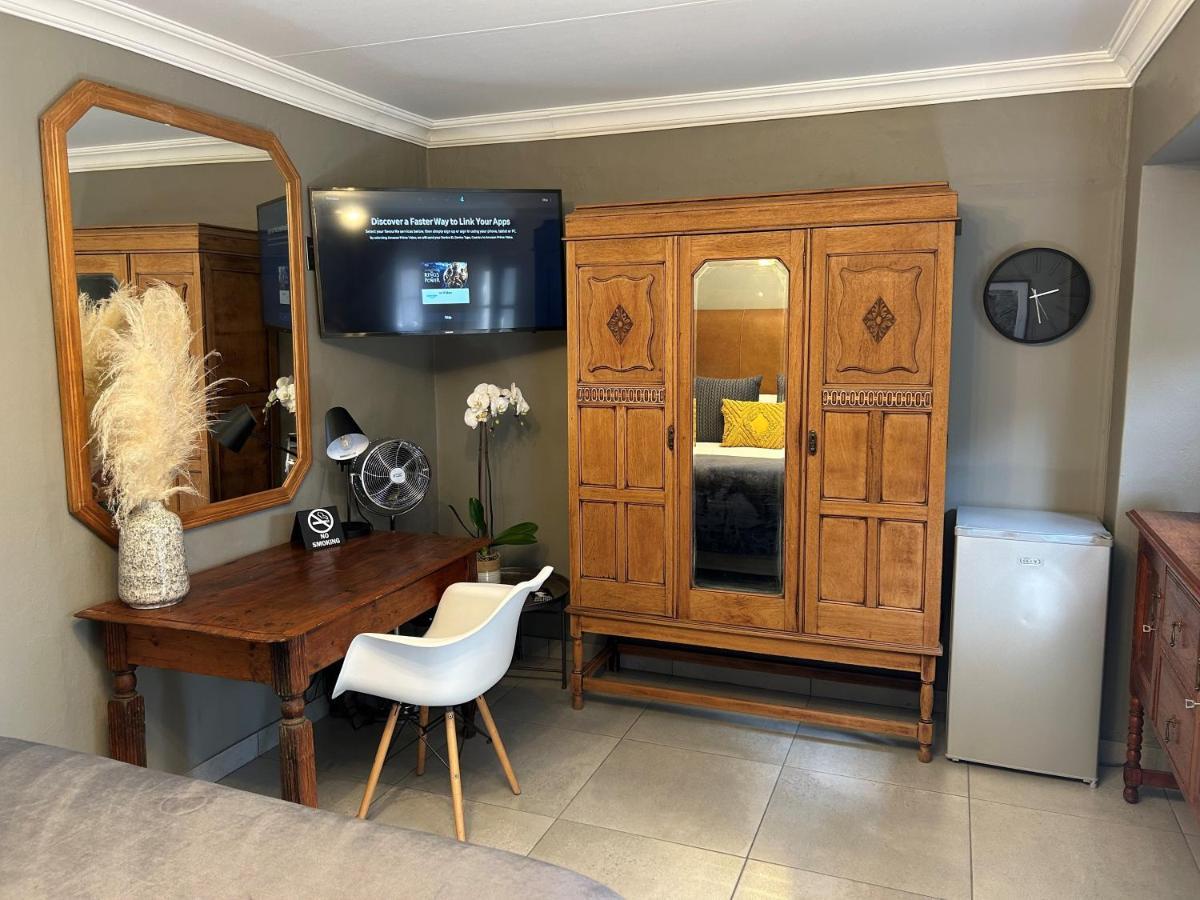 Battiss Guest House Pretoria Bagian luar foto